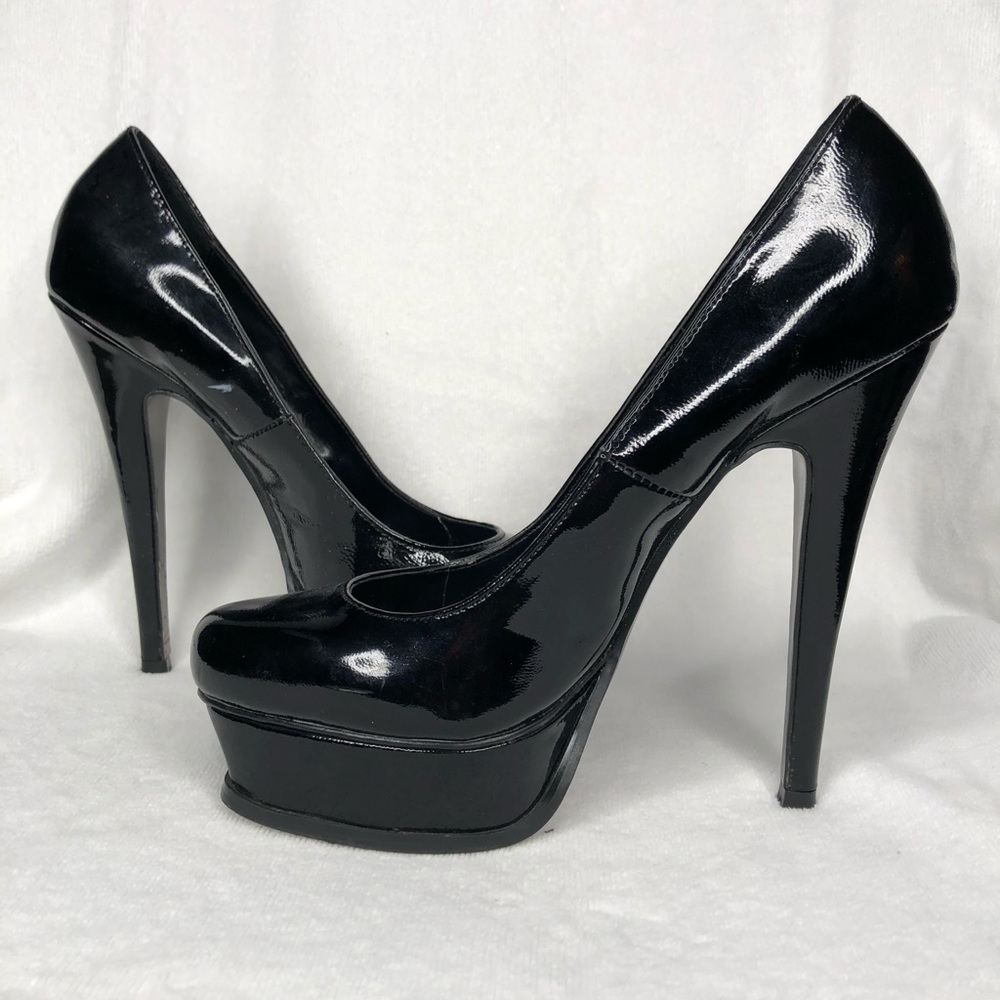STEVE MADDEN Patent Leather Pumps
